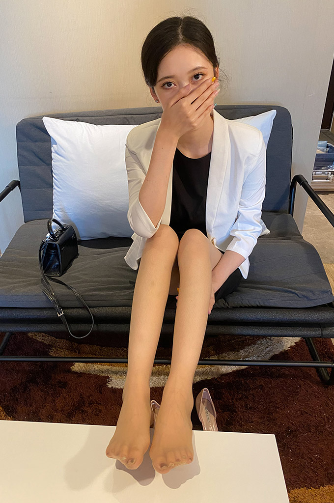 A077-白色西装肉色裤袜