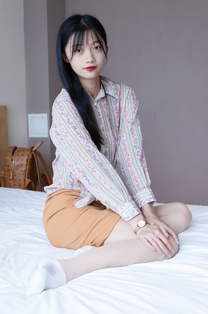 W005-帆布鞋、白色短棉袜、肉丝