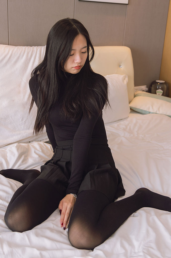 W030-黑皮鞋、厚黑丝