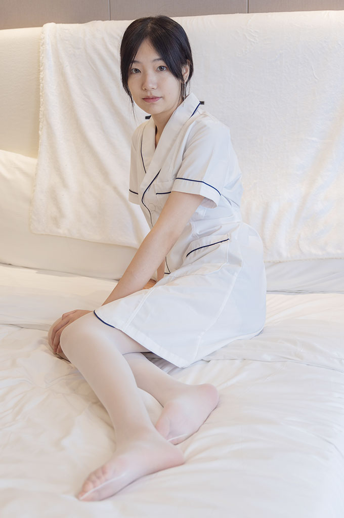 W037-绑带凉鞋、白丝大腿袜、小护士服
