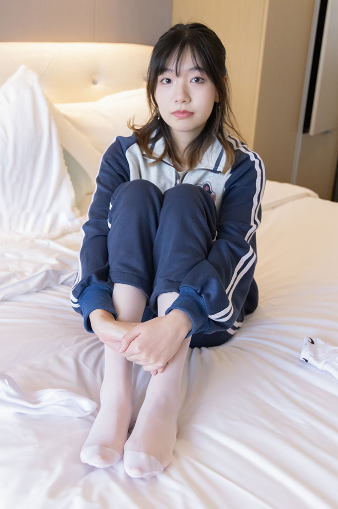 W052-运动鞋、白棉袜、白丝