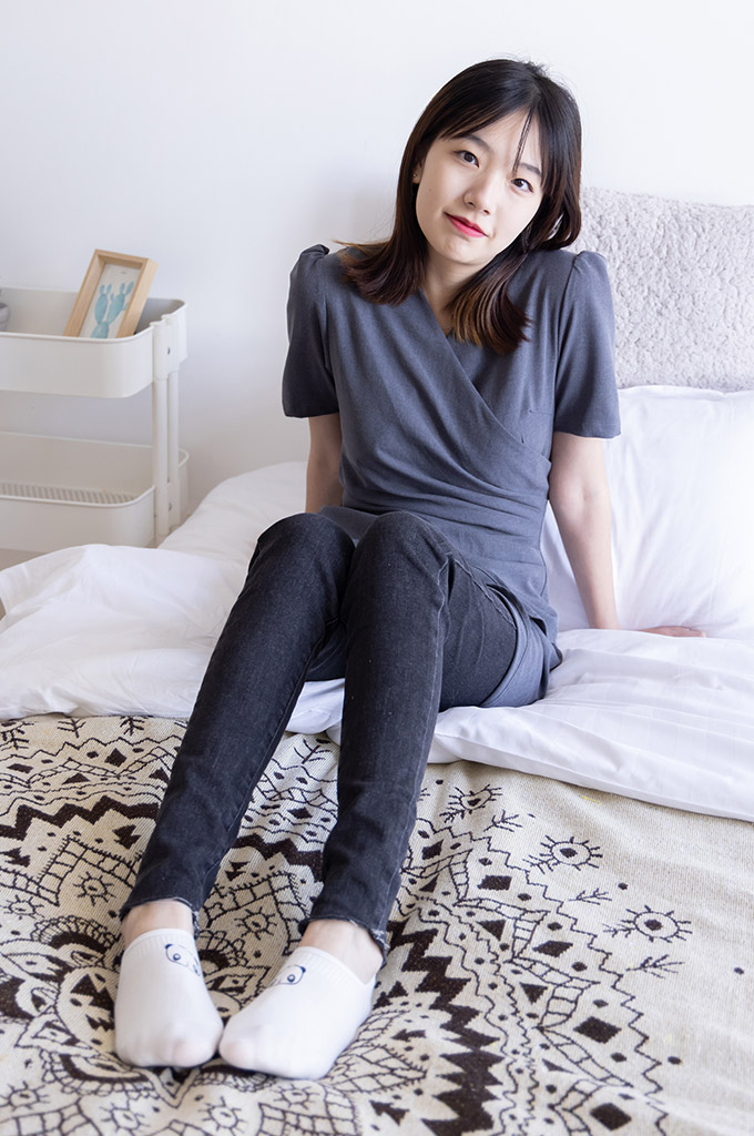 W074-紧身牛仔裤、长靴、短白棉袜