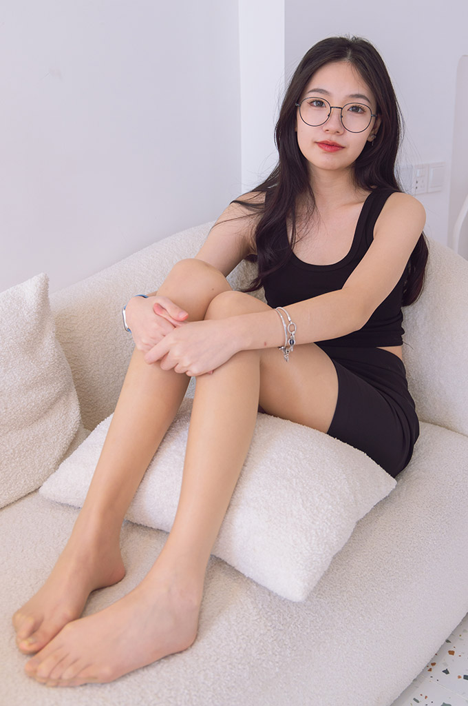 W081-包臀裙、高跟鞋、油亮肉丝（脚尖透明款）