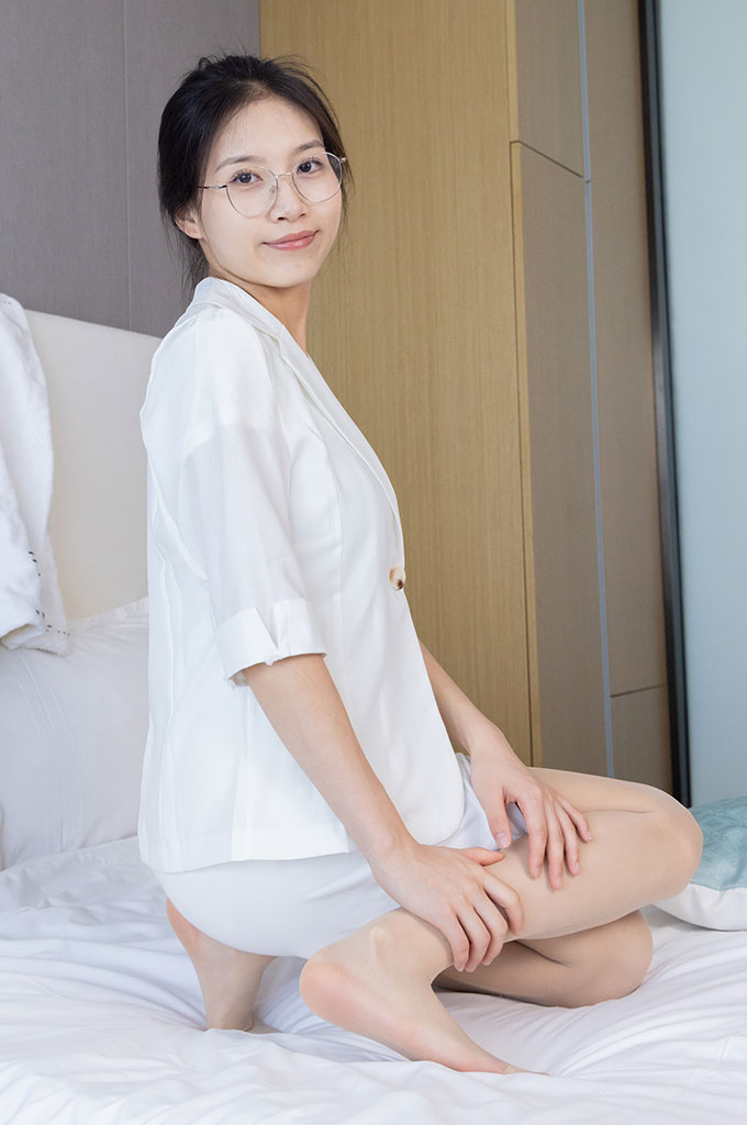 W133-平底鞋、肉色丝袜（脚尖加固款）