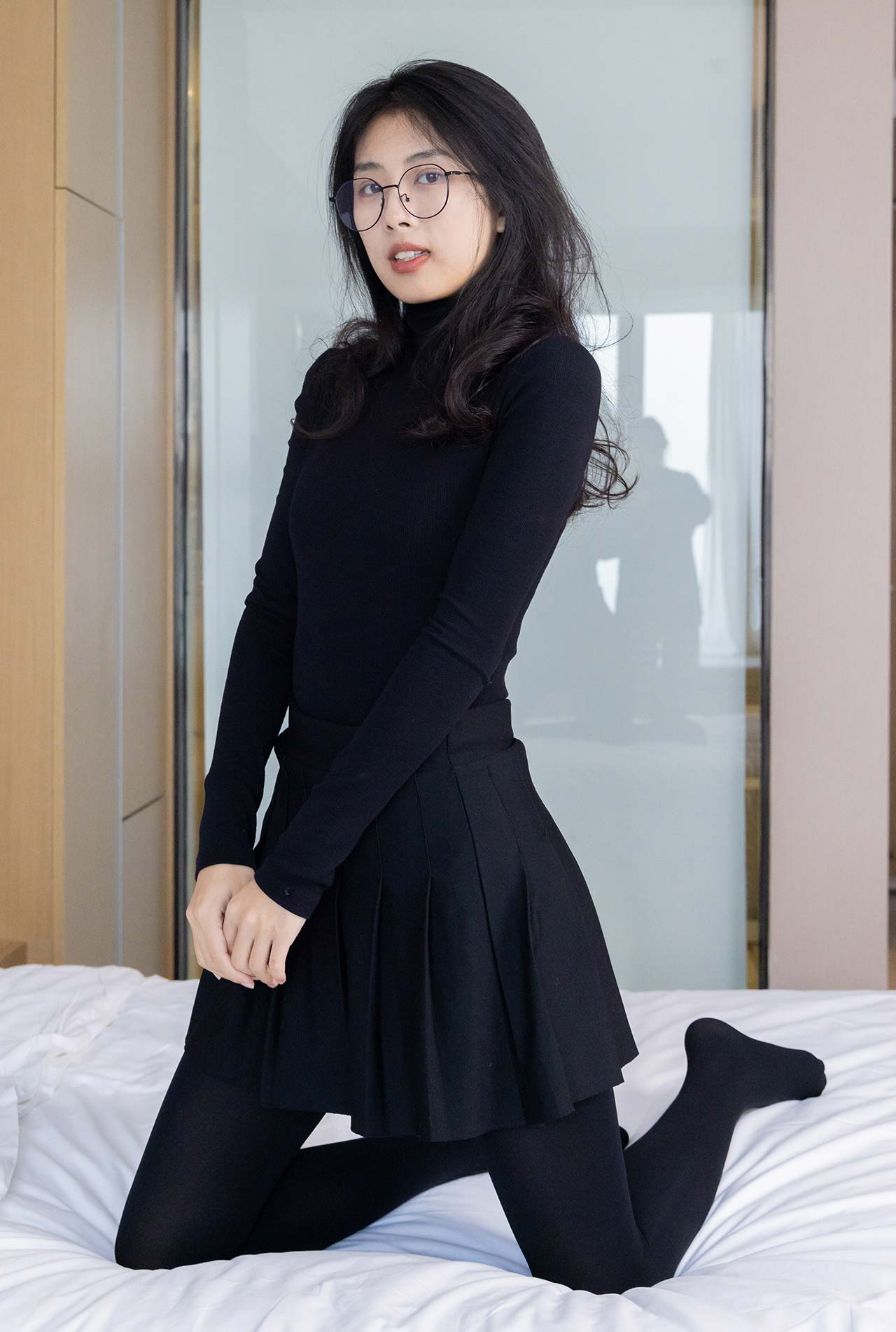 W165-平底鞋、厚黑丝、丝袜踩奶油小蛋糕剧情