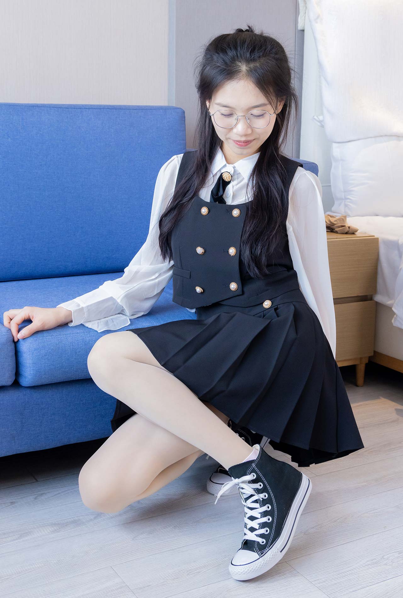 W166-高跟鞋、板鞋、黑棉袜、粉棉袜、油亮肉丝