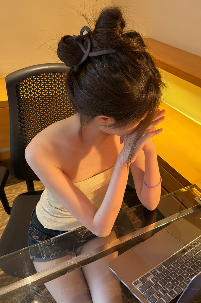 A141-热裤 灰色丝袜