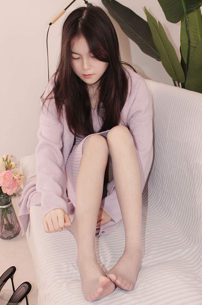 W262-灰色丝袜（脚尖透明）、高跟凉鞋、裸足