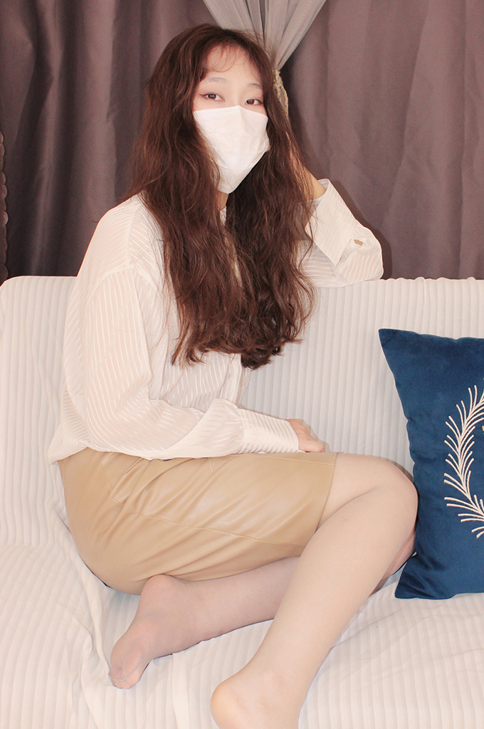 W273-皮裙、超薄肉丝、高跟鞋