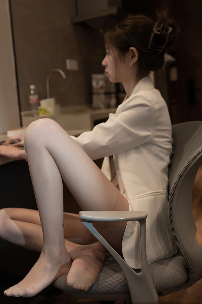 A220-丝袜与平底鞋的职场日常