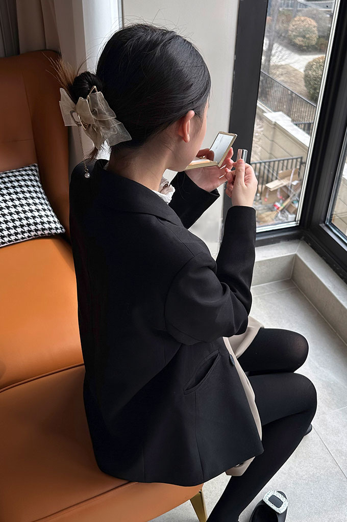 A227-西服下厚黑丝与方扣平底鞋