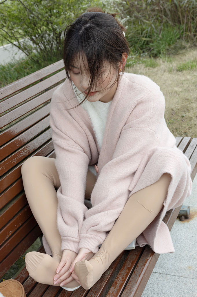 W343-毛绒棉拖、肉色裤袜